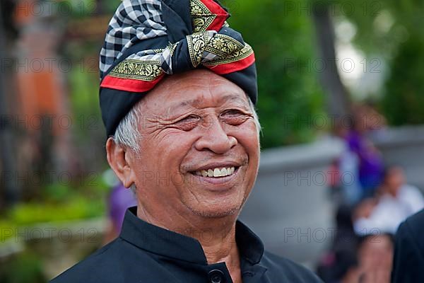 Balinese man wearing traditional Udeng