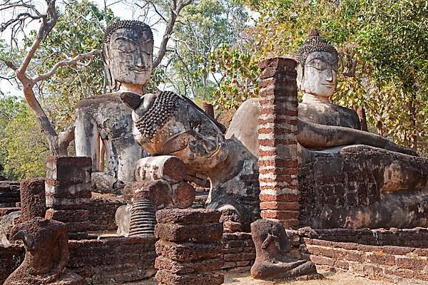 Statue of the Reclining Buddha in Kamphaeng Phet Historical Park