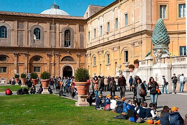 Cortile della Pigna