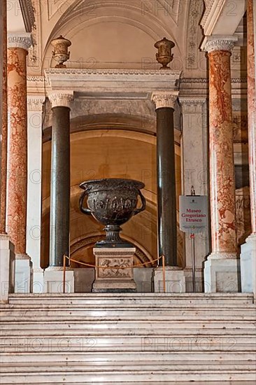Bowl in front of Scala Simonetti