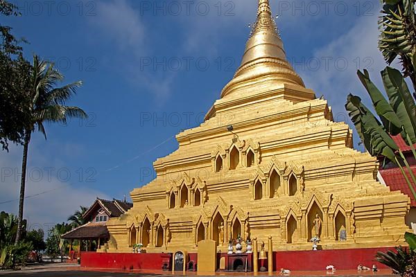Golden Stupa of Wat Zom Kham