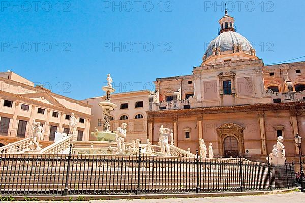 Church of Santa Catarina and Piazza Pretoria