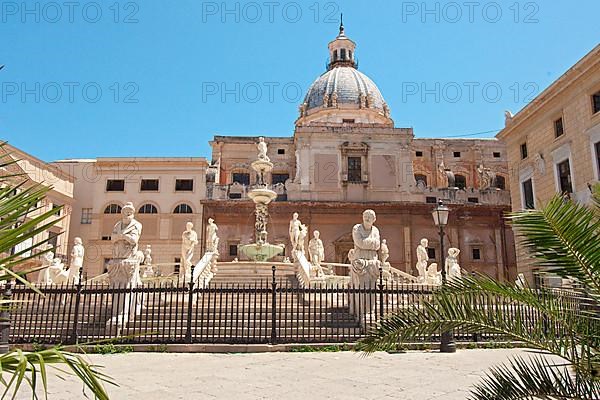 Church of Santa Catarina and Piazza Pretoria