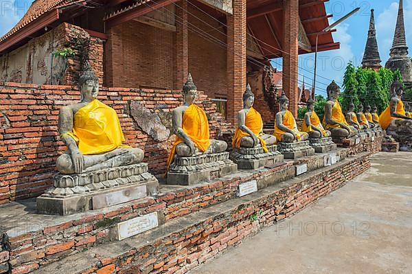Buddha statues around the central stupa