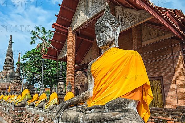 Buddha statues around the central stupa