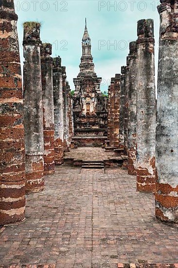 Wat Mahathat Temple Complex