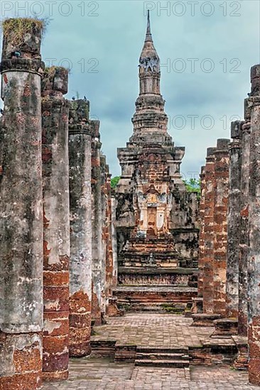 Wat Mahathat Temple Complex