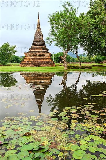 Wat Mahathat Temple Complex