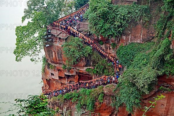 Queue of Chinese tourists descending the stairs to see the Giant Buddha of Leshan