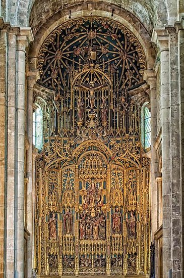 Flamboyantes Gothic-style retable