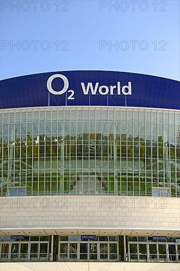 O2World lettering