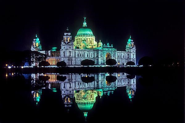 Illuminated Victoria Memorial in kolkata