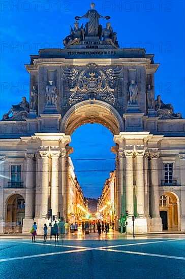 Praca do Comercio by night