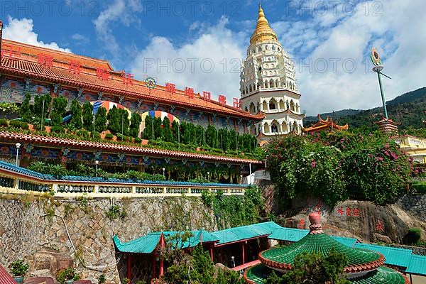 Pagoda of Ten Thousand Buddhas