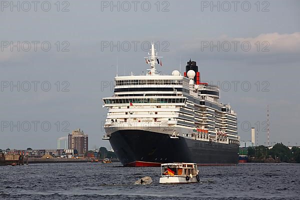 Cruise ship Queen Elizabeth departs from Hamburg harbour