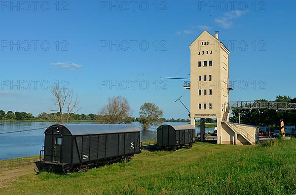 Loading tower