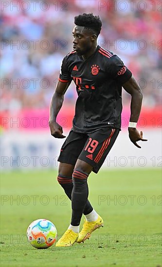 Alphonso Davies Bayern FC Munich FCB on the ball