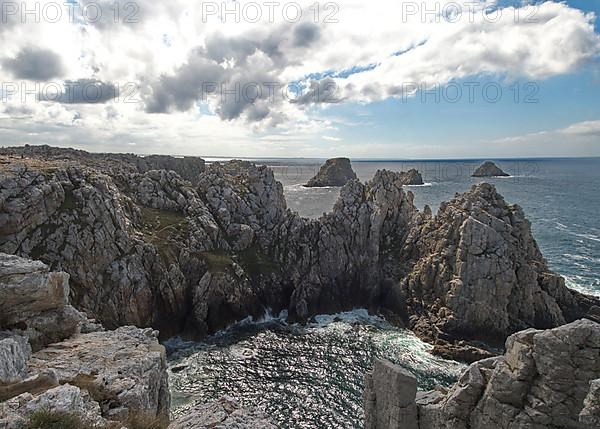 Formation of craggy rocks at Pointe de Penhir