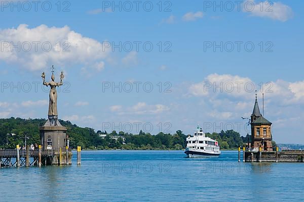 Excursion boat in the harbour entrance