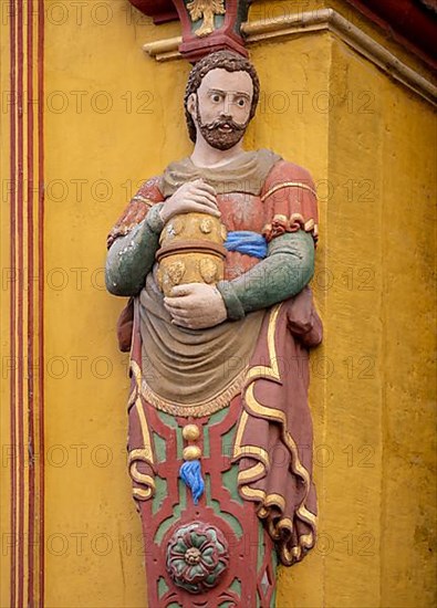 Male herm with apothecary vessel on the portal of the Alte Raths-Apotheke from 1598