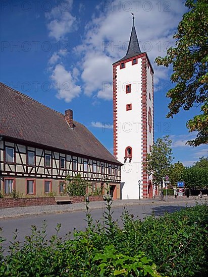 Upper gate tower