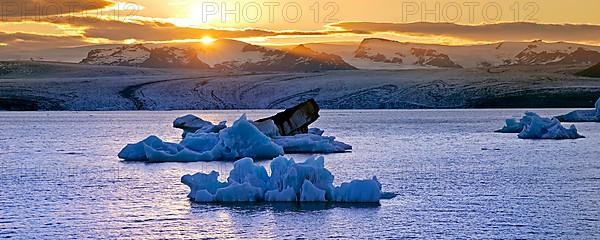 Icebergs in front of setting sun