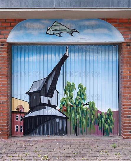 Graffito with Lueneburg historical crane on a garage door