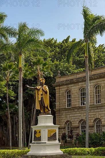Kamehameha I Statue in front of the Hawaii State Supreme Court