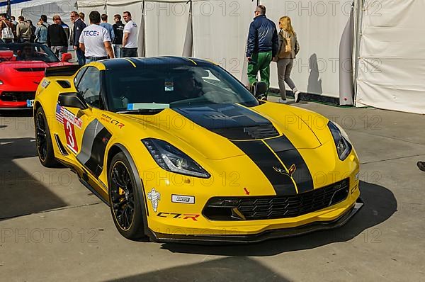 Sports car race car Corvette C7 R racing