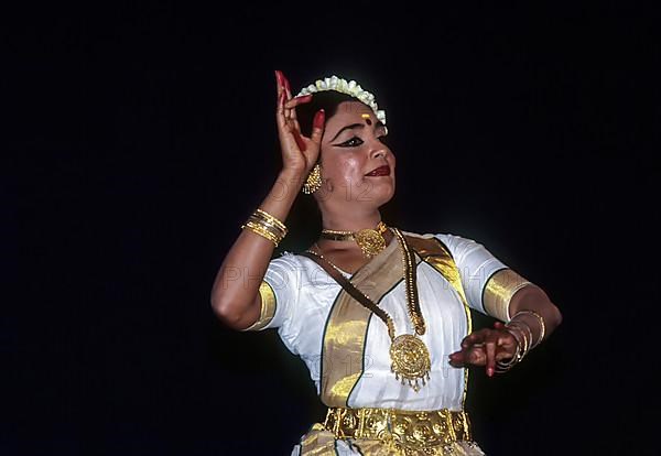 Mohiniyattam Mohiniattam