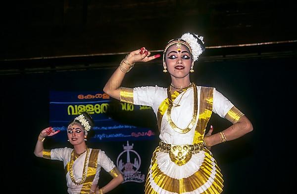 Mohiniyattam Mohiniattam