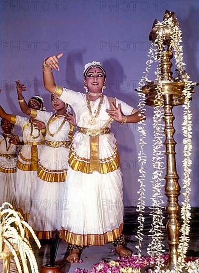 Mohiniyattam Mohiniattam