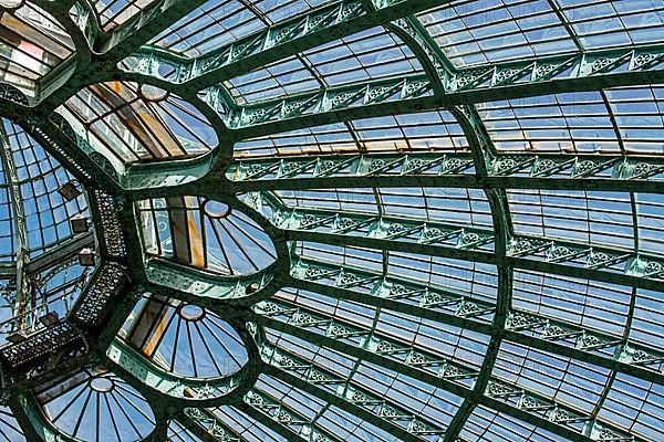 Detail of the ornate wrought-iron traverses of the Jardin d'hiver