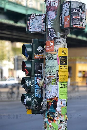 Pedestrian traffic light