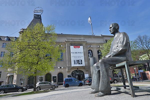 Bertolt Brecht Statue