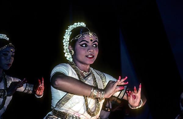 Mohiniyattam Mohiniattam