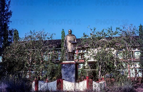 Bronze statue of Vallathol Narayana menon. He founded the Kerala Kalamandalam and is credited with revitalising the traditional Keralite dance form known as Kathakali in Cheruthuruthy near Soranur