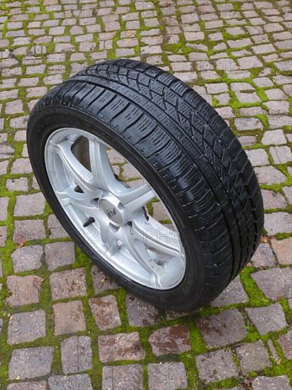 Alloy rim with winter tyres