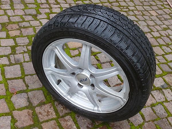 Alloy rim with winter tyres