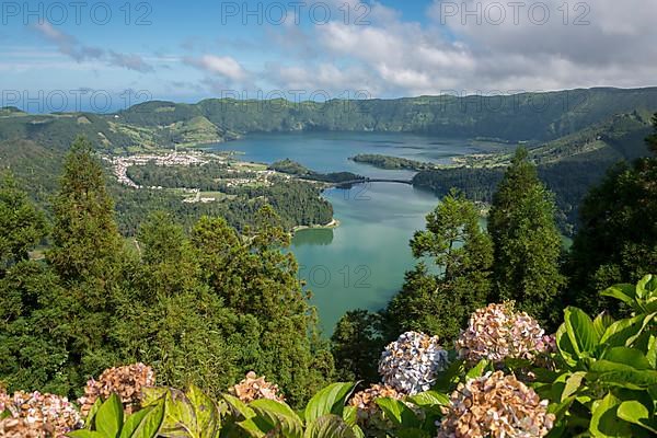 Lagoa Verde and Lagoa caldera