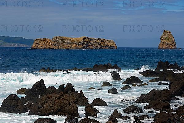 View from Ponta do Arieiro to Deltado and Em Pe Islands