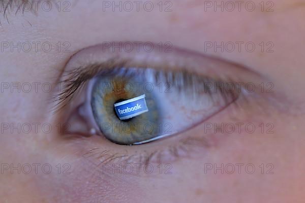 Eye with Facebook icon