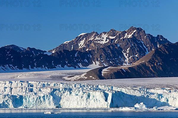 Lilliehoeoekbreen glacier calving into Lilliehoeoekfjorden