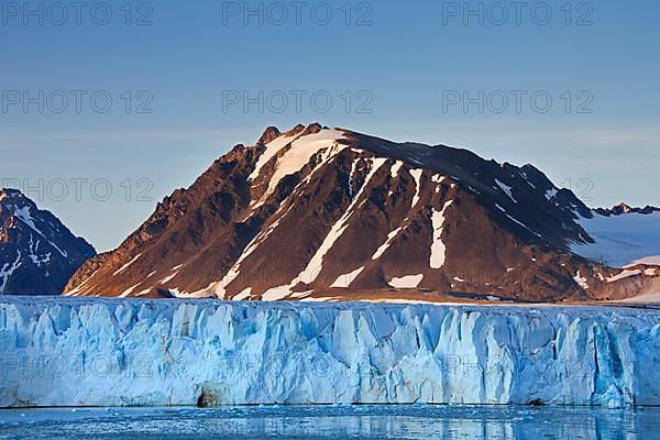 Lilliehoeoekbreen glacier calving into Lilliehoeoekfjorden