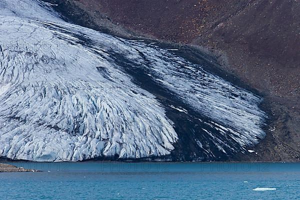 The Samarinbreen glacier flows into Samarinvagen