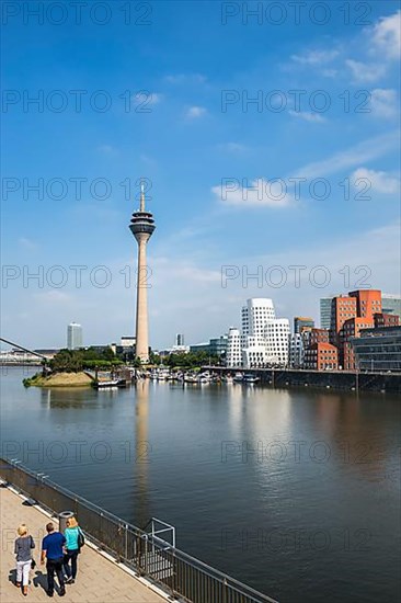 Medienhafen und Rheinturm