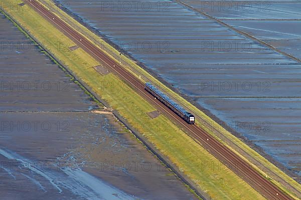 Train on the Hindenburg dam