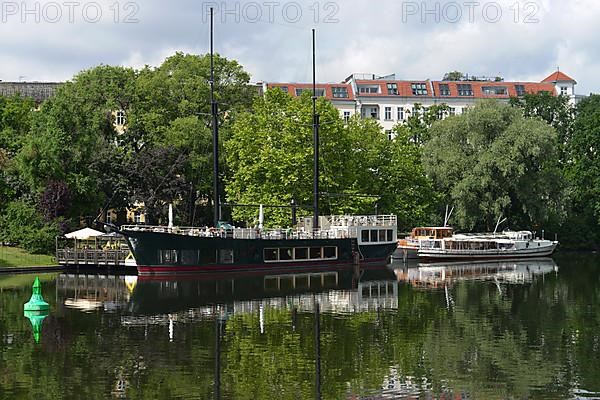 Restaurant ship Van Loon