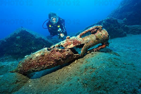 Diver with Roman amphora