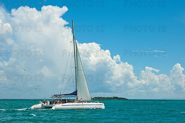 Catamaran in front of Cayo Blanco Island